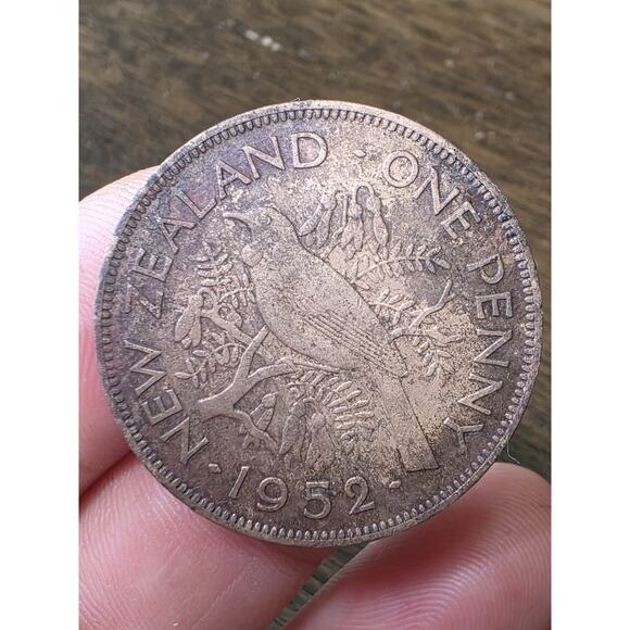 1952 New Zealand One 1 Penny Tui Bird Coin VF+ 13 - Picture 2 of 16